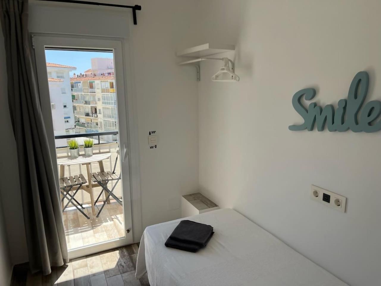 Apartamento 3 Hab Con Parking Junto A La Playa Nerja Exterior photo